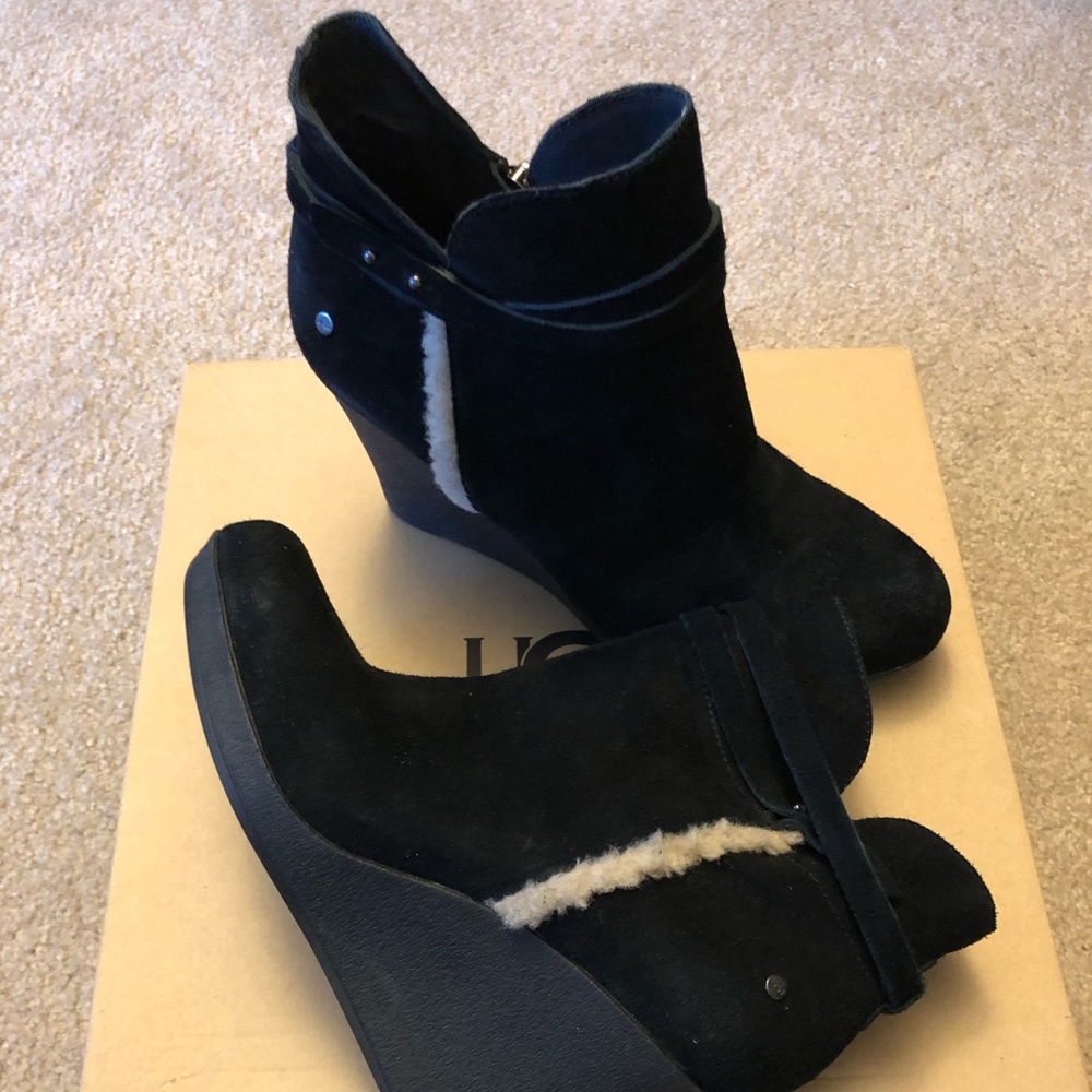 UGG Woman’s Wedge Shoe